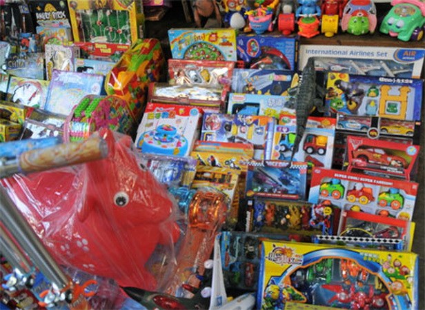 Dù được khuyến cáo nhưng đồ chơi Trung Quốc vẫn tràn lan