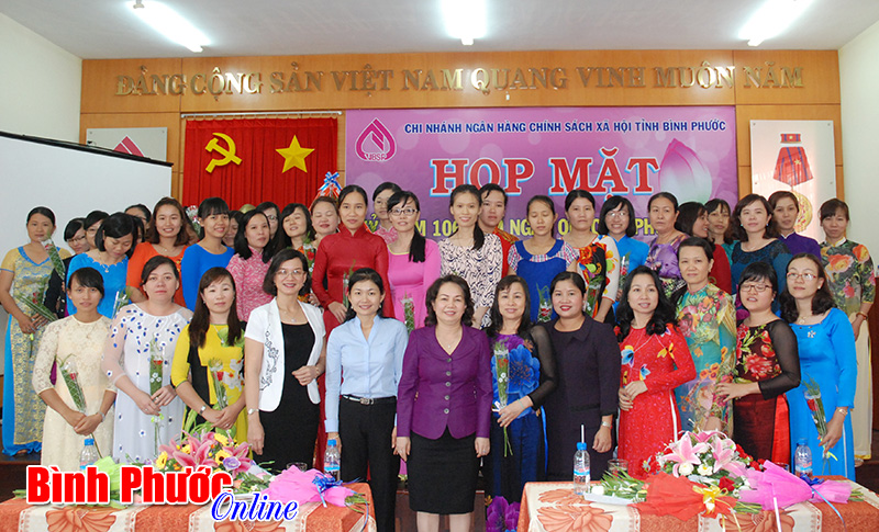 Chi nh&aacute;nh Ng&acirc;n h&agrave;ng ch&iacute;nh s&aacute;ch x&atilde; hội tỉnh họp mặt kỷ niệm ng&agrave;y Quốc tế phụ nữ