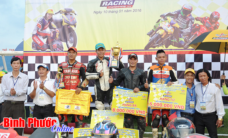 40 VĐV tham gia đua xe môtô cúp vô địch quốc gia 2016 tại Bình Phước
