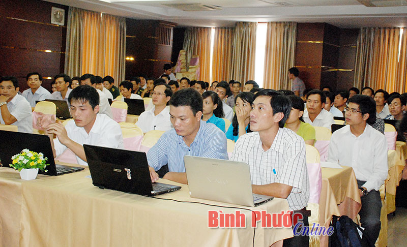 Tập huấn hệ thống th&ocirc;ng tin phục vụ gi&aacute;m s&aacute;t đ&aacute;nh gi&aacute; dự &aacute;n