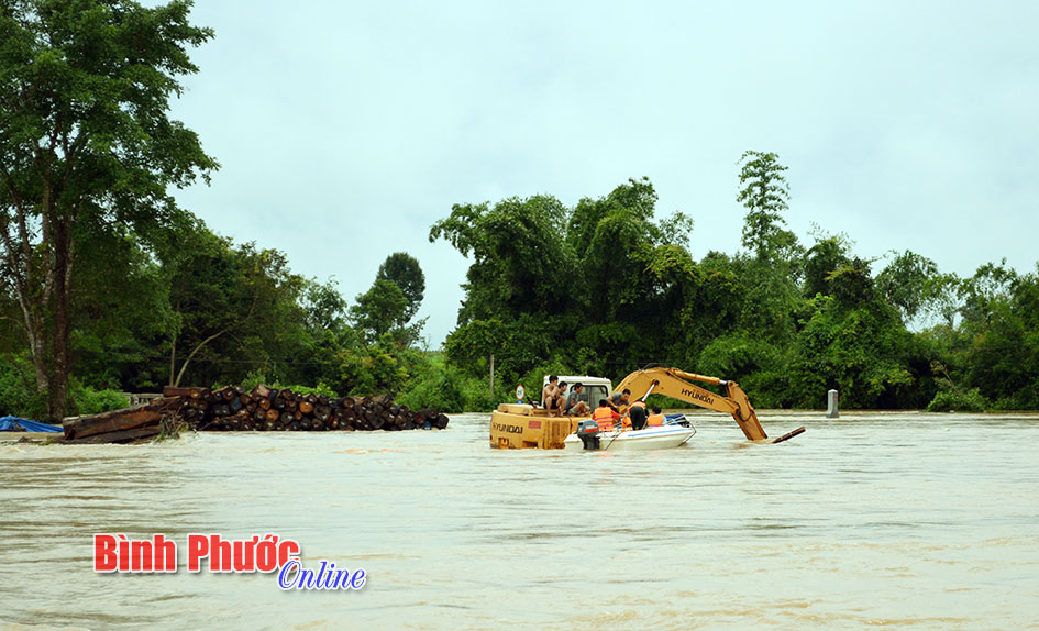 Đồn bi&ecirc;n ph&ograve;ng cửa khẩu T&agrave; V&aacute;t chung sức x&acirc;y dựng n&ocirc;ng th&ocirc;n mới
