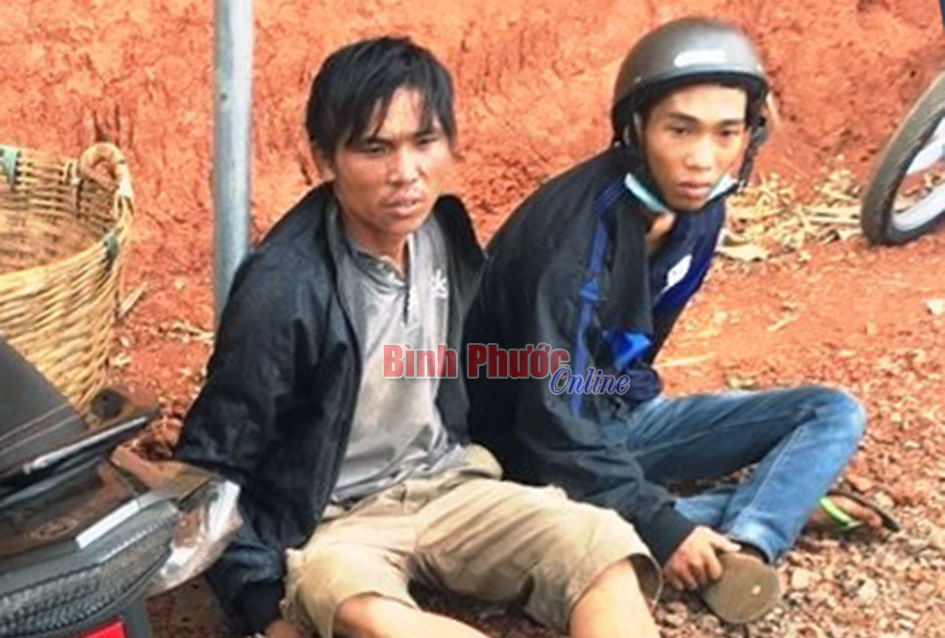 Bắt 2 đối tượng trộm cắp xe m&aacute;y