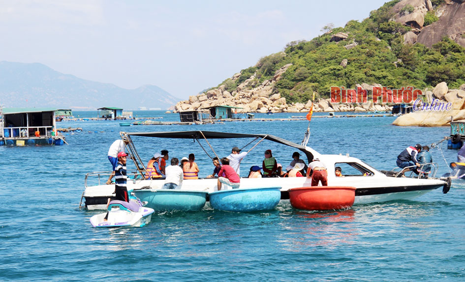 Buồn vui từ du lịch đảo Bình Ba