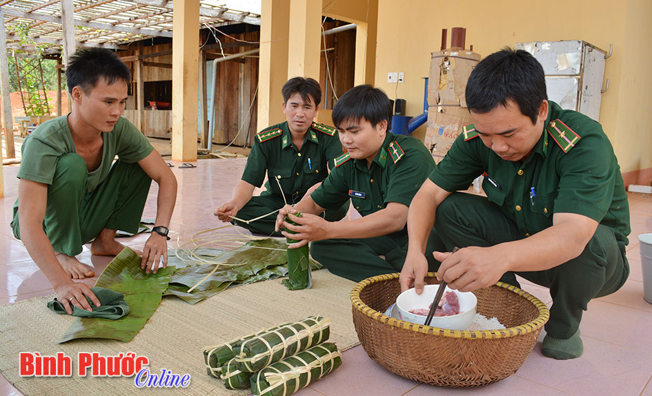 Vững tay s&uacute;ng nơi bi&ecirc;n cương để bảo vệ nh&acirc;n d&acirc;n đ&oacute;n tết
