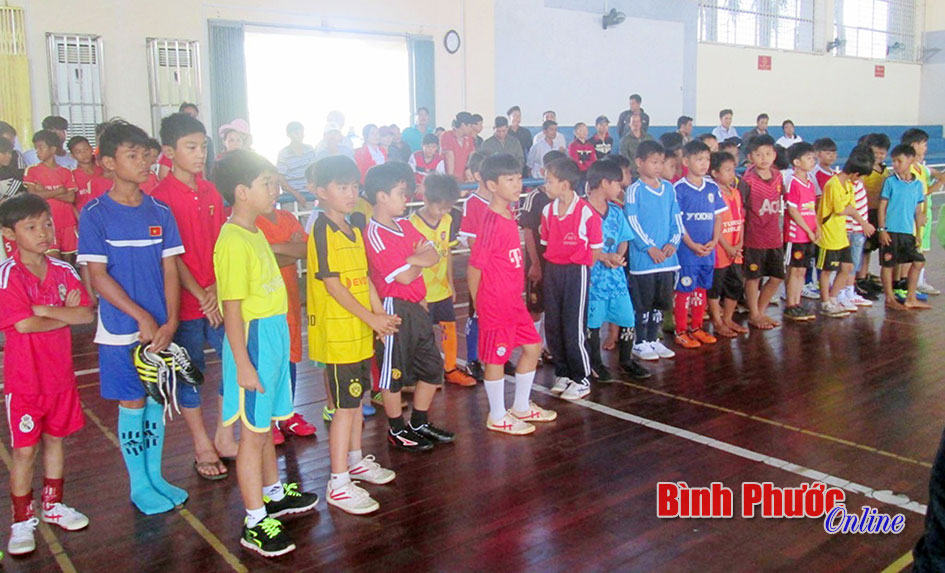 Tuyển chọn bóng đá U11