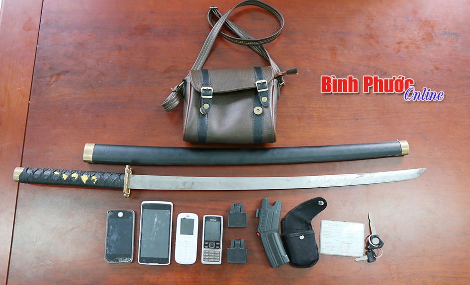 Bắt nh&oacute;m &ldquo;đầu trộm đu&ocirc;i cướp&rdquo; ở Hớn Quản