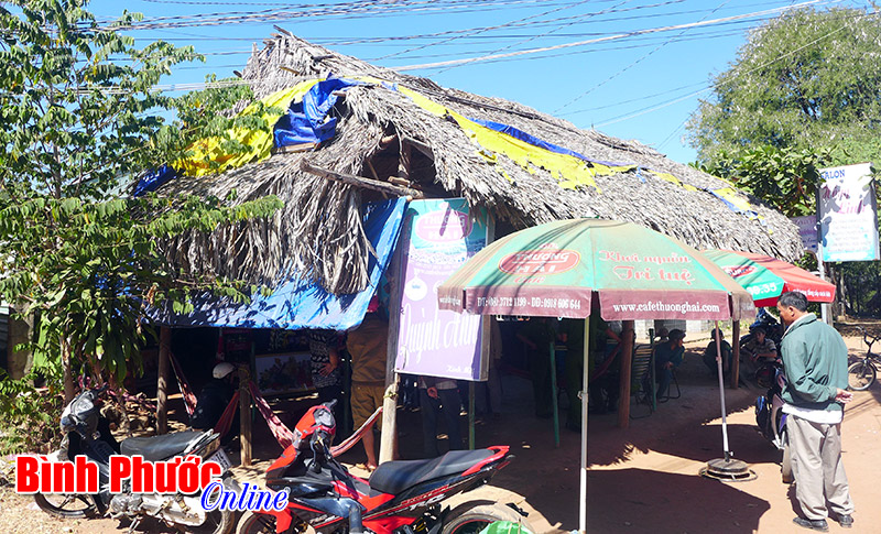 Bất ngờ bị h&agrave;nh hung tại qu&aacute;n c&agrave; ph&ecirc;