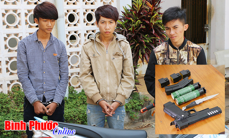 Bắt nh&oacute;m tuổi teen g&acirc;y ra h&agrave;ng loạt vụ cướp