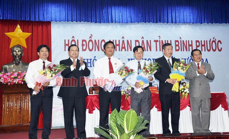 Thủ tướng Ch&iacute;nh phủ: Ph&ecirc; chuẩn kết quả bầu Ph&oacute; chủ tịch v&agrave; Th&agrave;nh vi&ecirc;n UBND tỉnh B&igrave;nh Phước