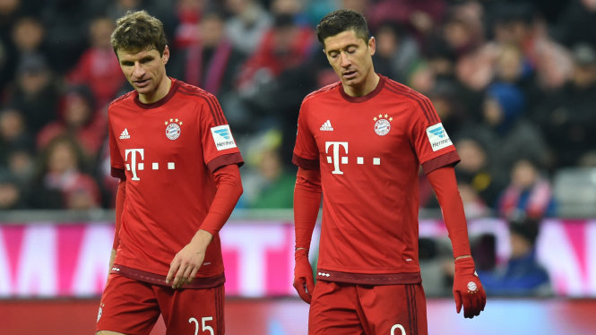 Bayern Munich bại trận, Dortmund rút ngắn khoảng cách