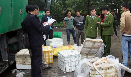 Ph&aacute;t hiện nửa tấn thịt b&ograve; 'bẩn' được đ&oacute;ng dấu kiểm dịch