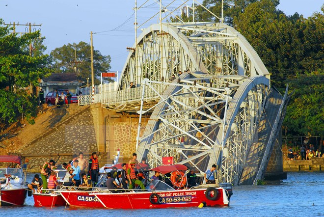 Khởi tố vụ sập cầu Ghềnh, 2 đối tượng l&aacute;i s&agrave; lan đ&atilde; rời khỏi Đồng Nai