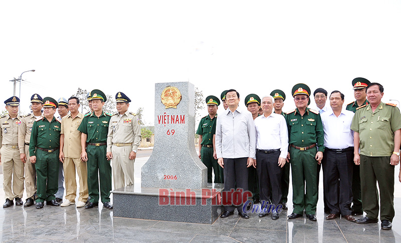 Chủ tịch nước thăm v&agrave; l&agrave;m việc tại B&igrave;nh Phước