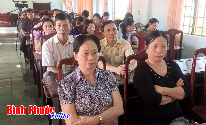 Đại biểu HĐND tiếp x&uacute;c cử tri c&aacute;c huyện Đồng Ph&uacute;, B&ugrave; Đốp, Lộc Ninh, B&ugrave; Đăng