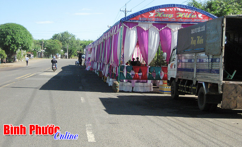 Để đám tiệc không còn kẻ vui, người phiền