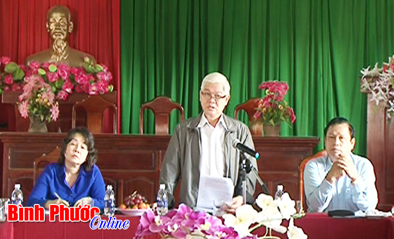 Đồng ch&iacute; B&iacute; thư Tỉnh ủy v&agrave; Chủ tịch UBND tỉnh kiểm tra x&acirc;y dựng NTM v&agrave; dự &aacute;n BOT QL13 ở Lộc Ninh