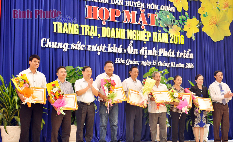 Các doanh nghiệp, trang trại huyện Hớn Quản quyên góp 1,61 tỷ đồng vào quỹ vì người nghèo