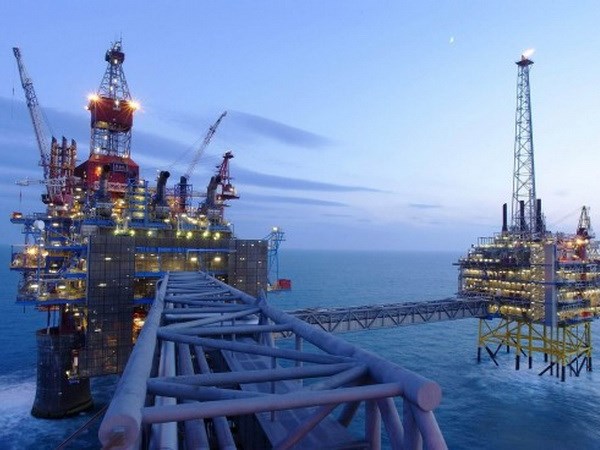 Giá dầu thô khởi sắc nhờ số liệu tích cực của kinh tế Mỹ