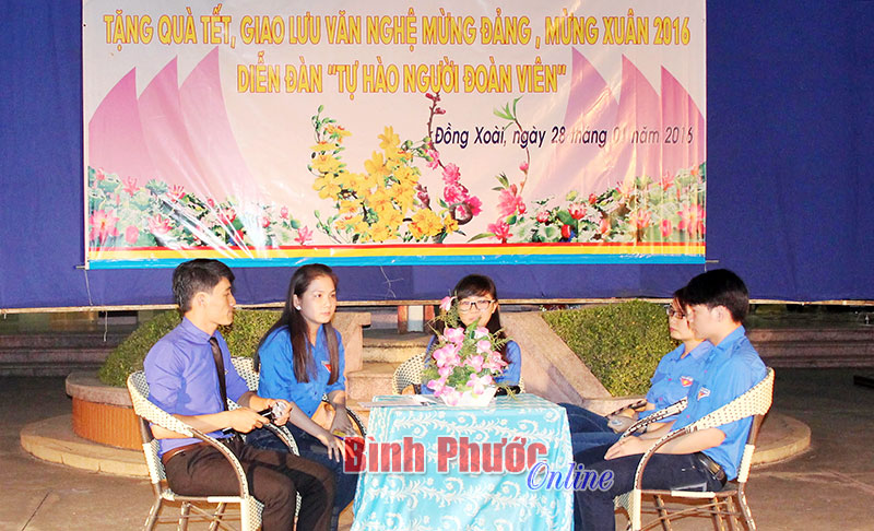 Trao quà tết cho học sinh có hoàn cảnh khó khăn