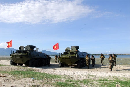 Coi trọng huấn luyện, l&agrave;m chủ vũ kh&iacute;, trang bị mới