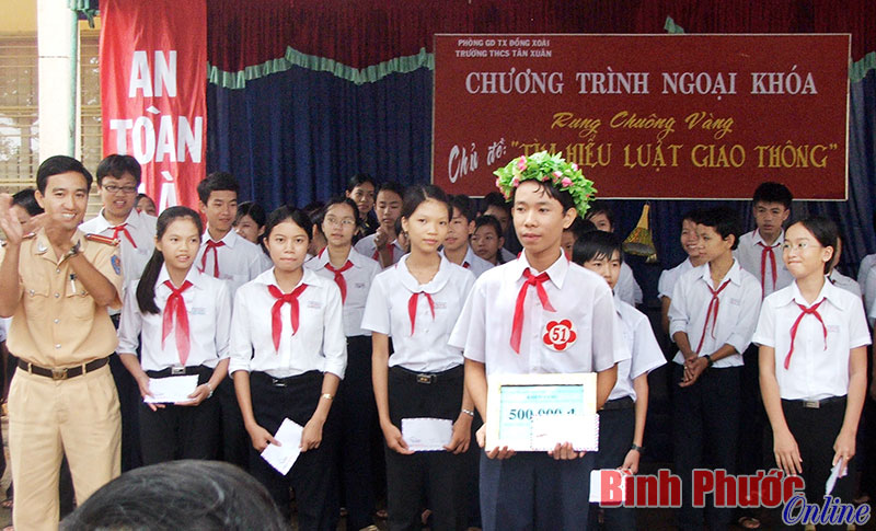 Triển khai giáo dục an toàn giao thông năm 2016
