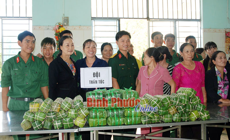 Những chiếc b&aacute;nh ấm t&igrave;nh qu&acirc;n d&acirc;n