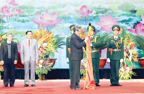 Bảo vệ c&aacute;i đ&uacute;ng, đấu tranh kh&ocirc;ng khoan nhượng với c&aacute;i sai