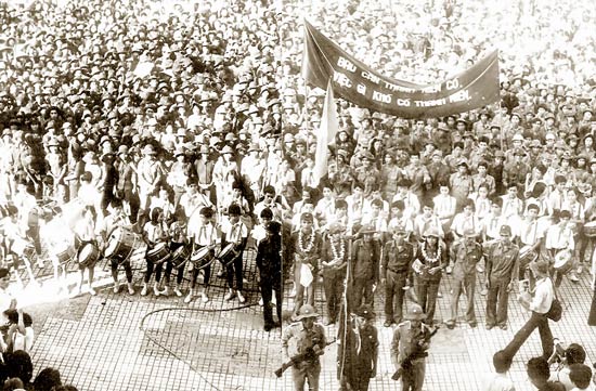 Bài 2: Những bông hoa trên tuyến lửa