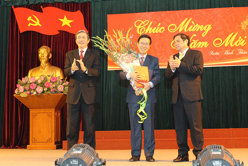 C&ocirc;ng bố Quyết định của Bộ Ch&iacute;nh trị ph&acirc;n c&ocirc;ng Trưởng Ban Tuy&ecirc;n gi&aacute;o Trung ương