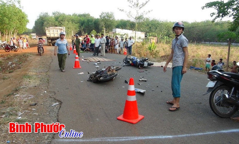 Tai nạn giao th&ocirc;ng nghi&ecirc;m trọng, 2 người ch&ecirc;́t, 1 người bị thương