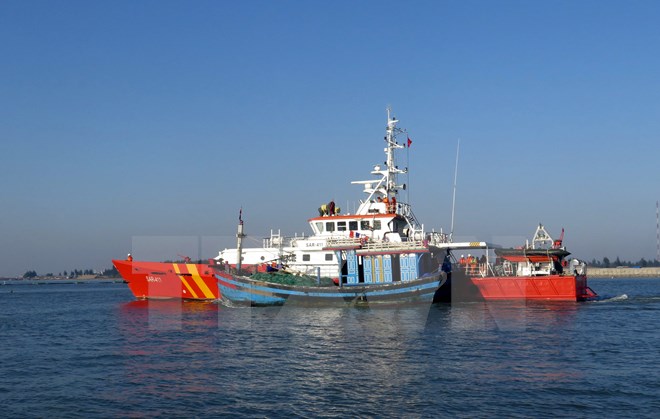 Vụ tàu cá chìm ở vùng biển Hoàng Sa: 5 ngư dân được cứu an toàn