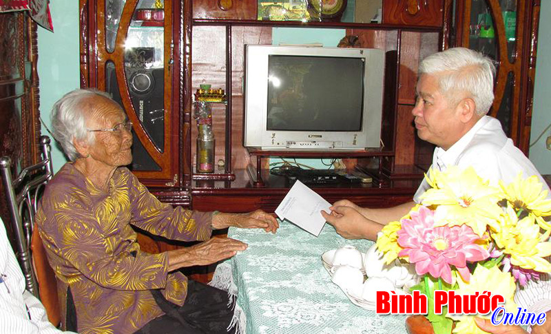 Tổ chức 16 đo&agrave;n thăm, ch&uacute;c tết c&aacute;c đối tượng nh&acirc;n dịp tết Nguy&ecirc;n đ&aacute;n B&iacute;nh Th&acirc;n