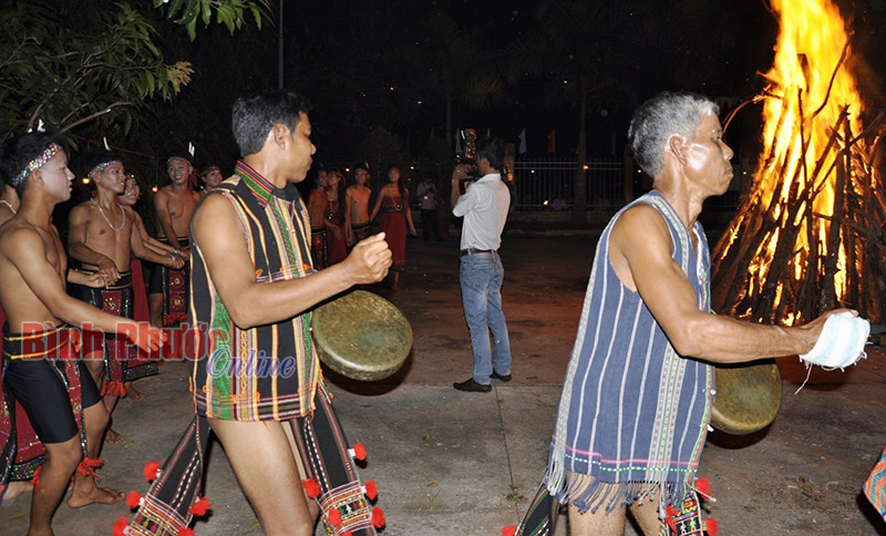 Hớn Quản c&oacute; tr&ecirc;n 1 ng&agrave;n hộ S&rsquo;ti&ecirc;ng lưu giữ nghề dệt thổ cẩm