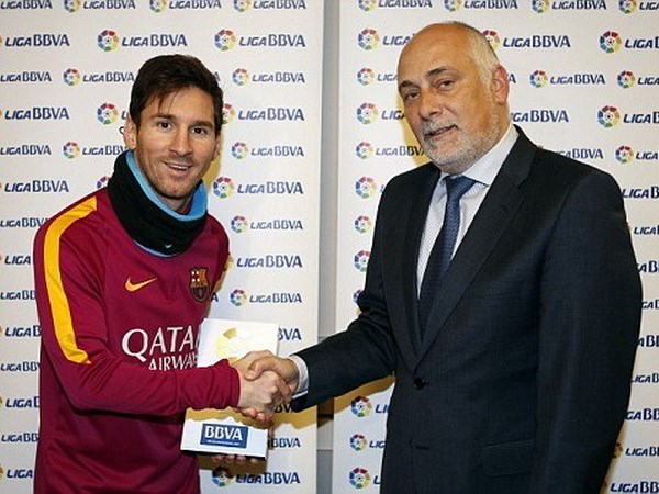 Messi lần đầu nhận giải Cầu thủ xuất sắc nhất tháng ở La Liga