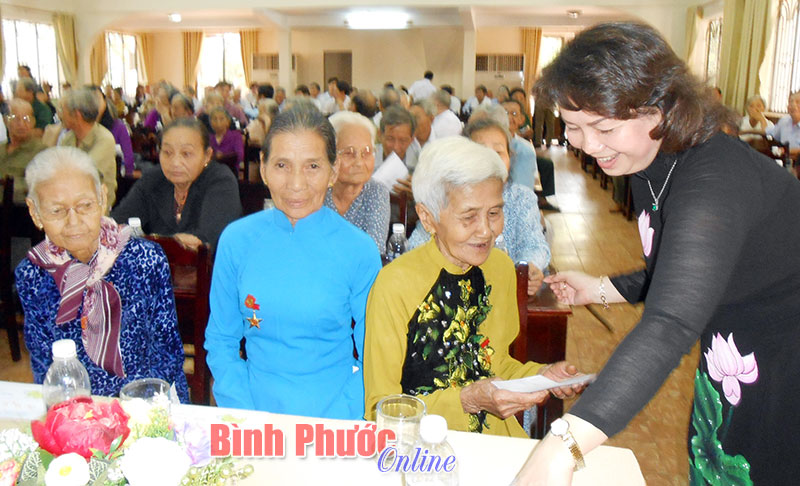 Lộc Ninh tổ chức gặp mặt kỷ niệm 86 năm Ng&agrave;y th&agrave;nh lập Đảng