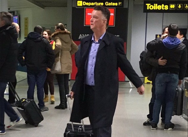 HLV Louis van Gaal đã nộp đơn xin từ chức, bỏ về Hà Lan