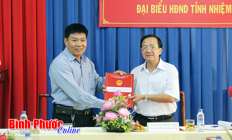1 hồ sơ tự ứng cử đại biểu Quốc hội kh&oacute;a XIV; 2 hồ sơ tự ứng cử đại biểu HĐND tỉnh