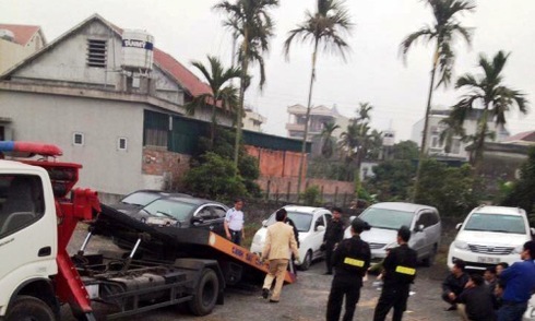 D&ugrave;ng t&agrave;u hỏa đổ qu&acirc;n triệt ph&aacute; sới bạc khủng