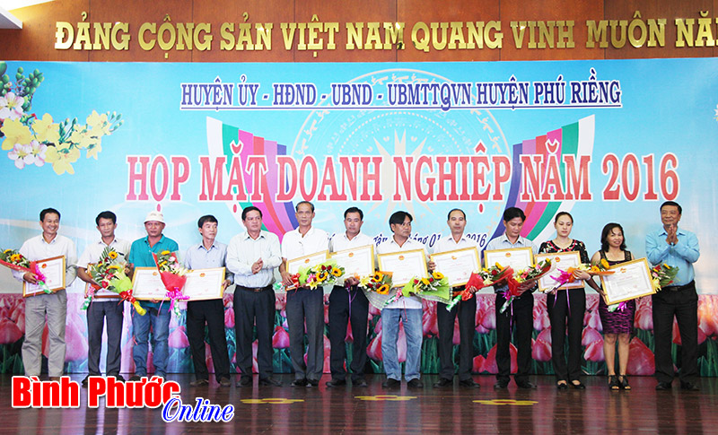 Ph&uacute; Riềng họp mặt doanh nghiệp năm 2016