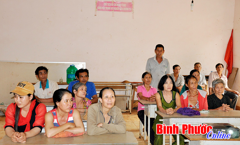 Ph&uacute; Văn vượt kh&oacute; x&acirc;y dựng n&ocirc;ng th&ocirc;n mới