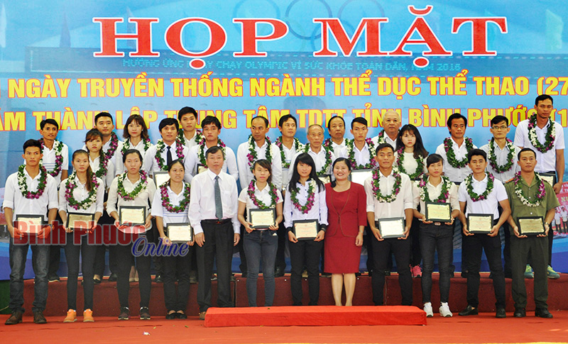 Họp mặt kỷ niệm 70 năm ng&agrave;y truyền thống ng&agrave;nh thể dục - thể thao