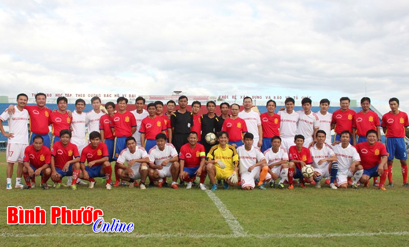 CLB bóng đá Bình Phước giao hữu với đội bóng Geleximco TP. Hồ Chí Minh