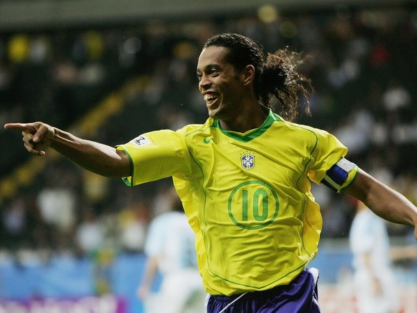 Ronaldinho sẽ ra sân trong trận giao hữu tại Việt Nam
