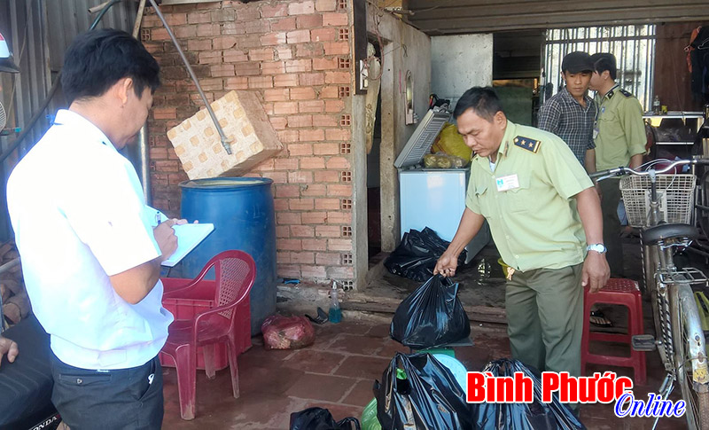 Bù Đốp phát hiện 177 kg thịt trâu, bò thối rữa