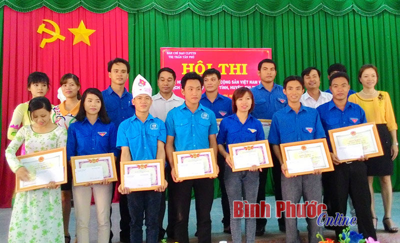 Thanh niên Tân Phú thi tìm hiểu lịch sử Đảng cộng sản Việt Nam
