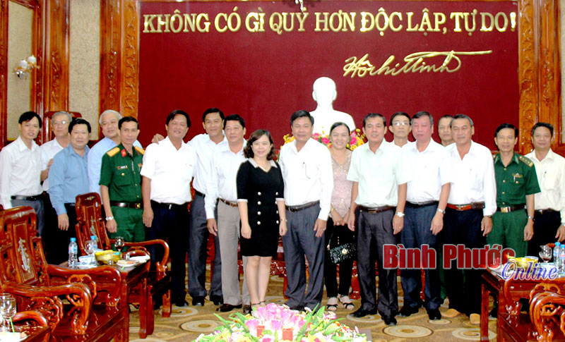 L&atilde;nh đạo tỉnh Bến Tre thăm, ch&uacute;c tết nh&acirc;n d&acirc;n v&agrave; l&atilde;nh đạo tỉnh B&igrave;nh Phước