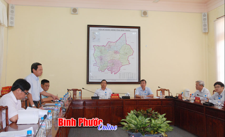 Chủ tịch UBND tỉnh xem xét tiến độ dự án trồng cây cao su tạo vốn phục vụ bảo tồn Khu căn cứ Bộ chỉ huy miền Tà Thiết