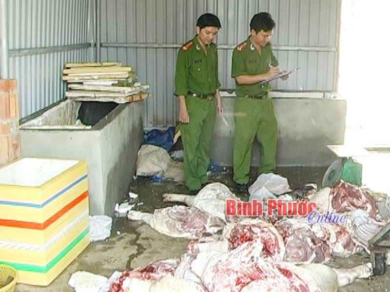 Bắt giữ 900 kg thịt, xương động vật kh&ocirc;ng r&otilde; nguồn gốc xuất xứ