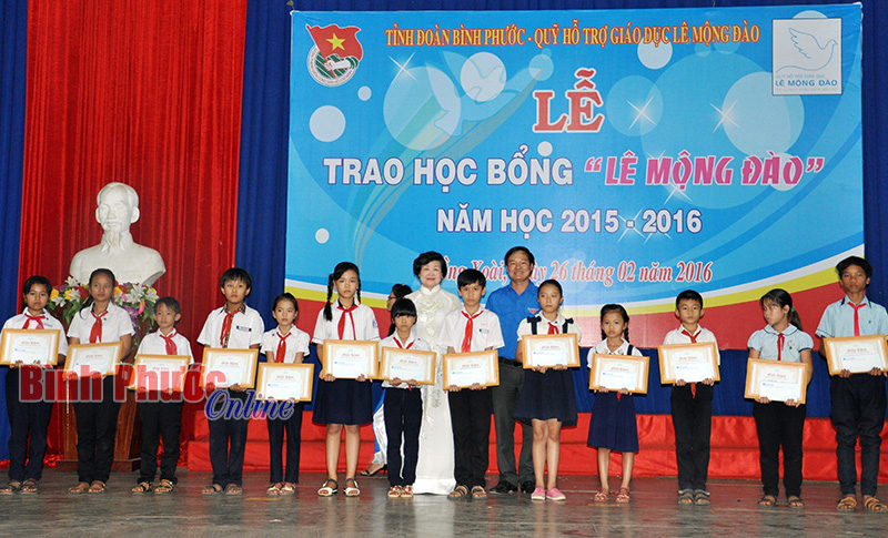 93 học sinh được nhận học bổng Lê Mộng Đào
