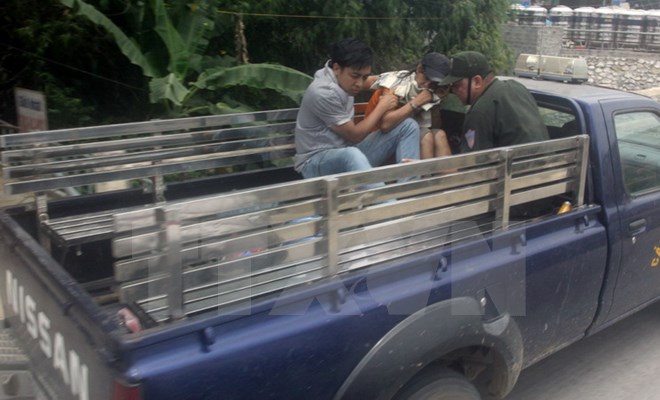 Bắt giữ đối tượng ng&aacute;o đ&aacute; d&ugrave;ng dao khống chế học sinh